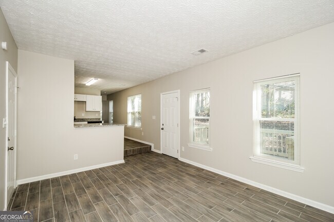 Building Photo - 1358 Ling Dr