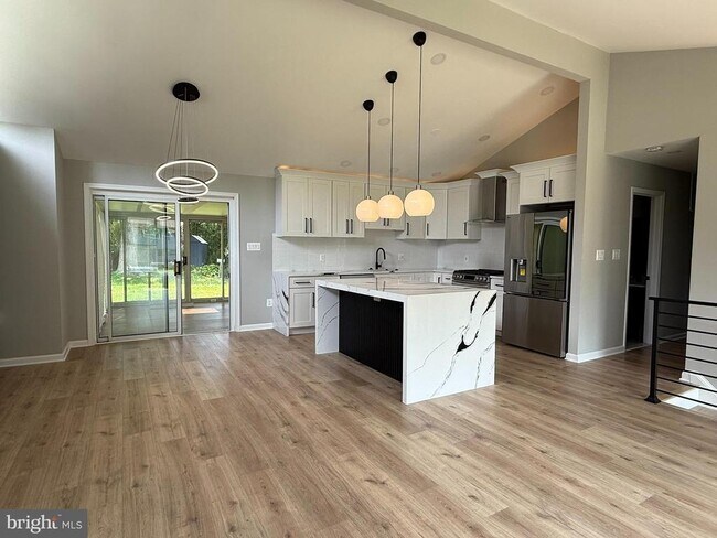 Building Photo - 5507 Kings Park Dr