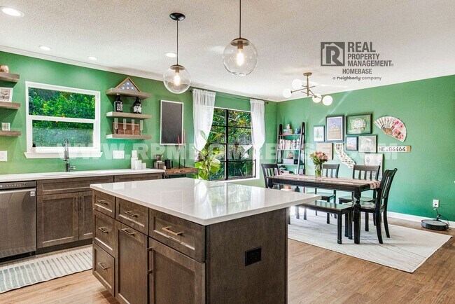 Building Photo - Beautifully Renovated 2-Story Home for Ren...
