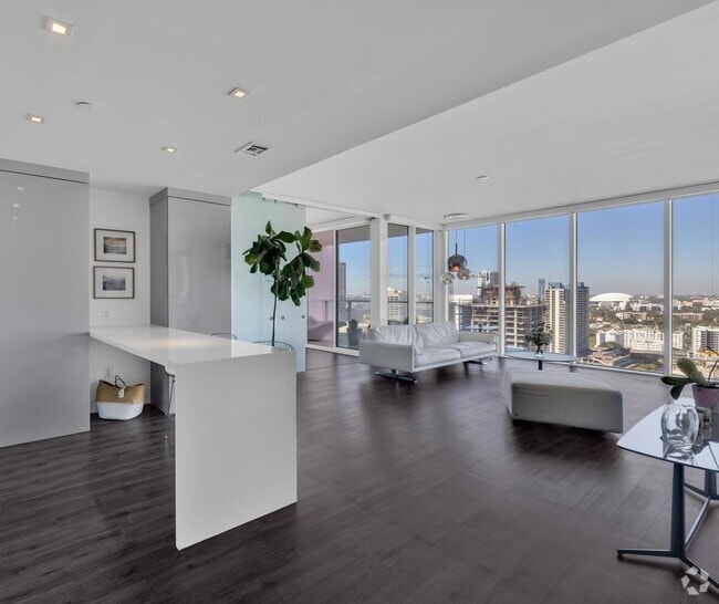 Building Photo - 1040 Biscayne Blvd