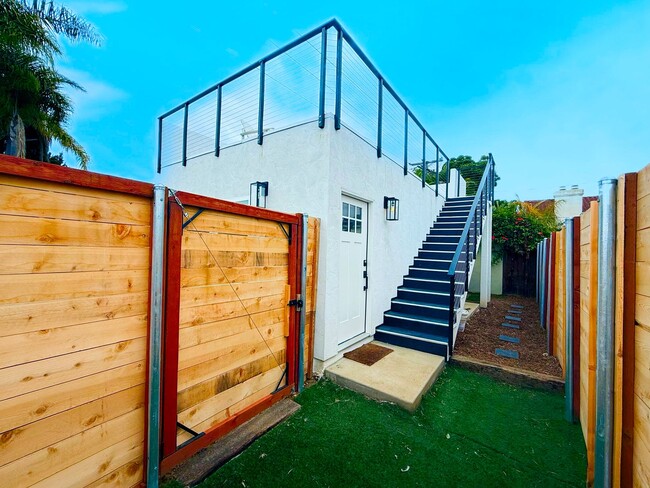 Building Photo - Welcome to your Contemporary Casita in the heart of Point Loma!