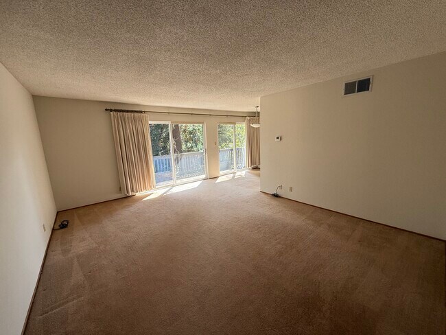 Sala de estar - 1771 Gazelle Way