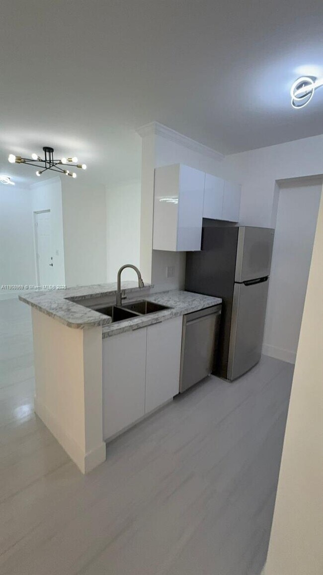 Foto del edificio - 17100 N Bay Rd