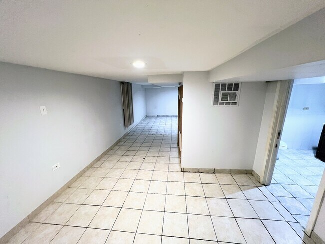 Foto del edificio - 2936 N Dawson Ave