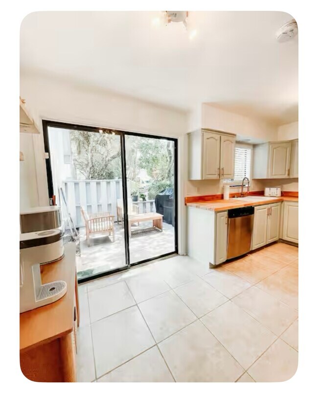 Building Photo - 4402 Sea Cove