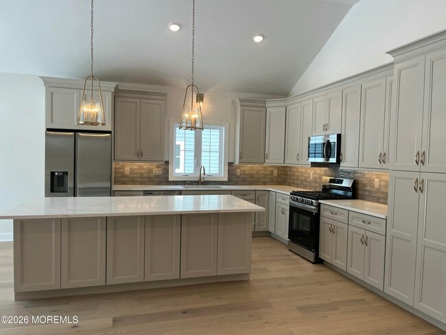 Building Photo - 10 Johnson Ave