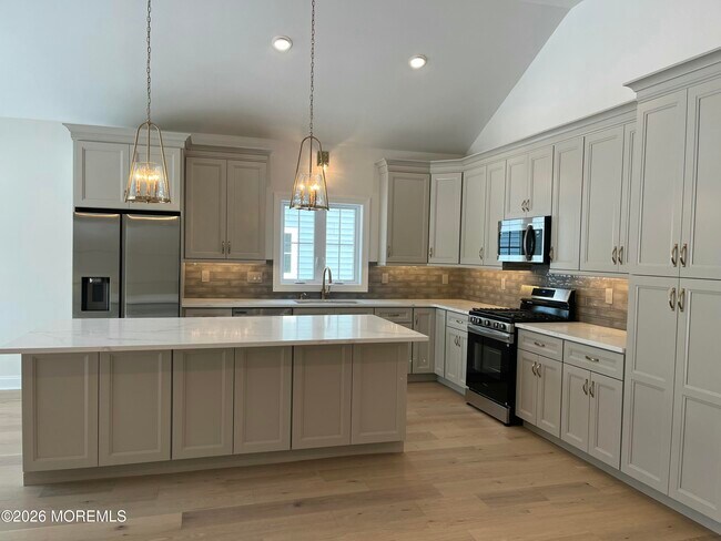 Foto del edificio - 10 Johnson Ave