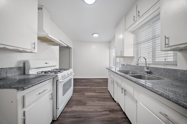 Foto del edificio - 1577 Pine Ave