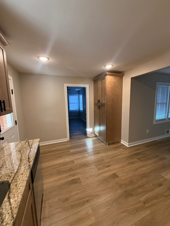 Building Photo - 2303 Circle