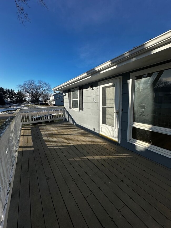 Foto del edificio - 1837-1837 Post Rd