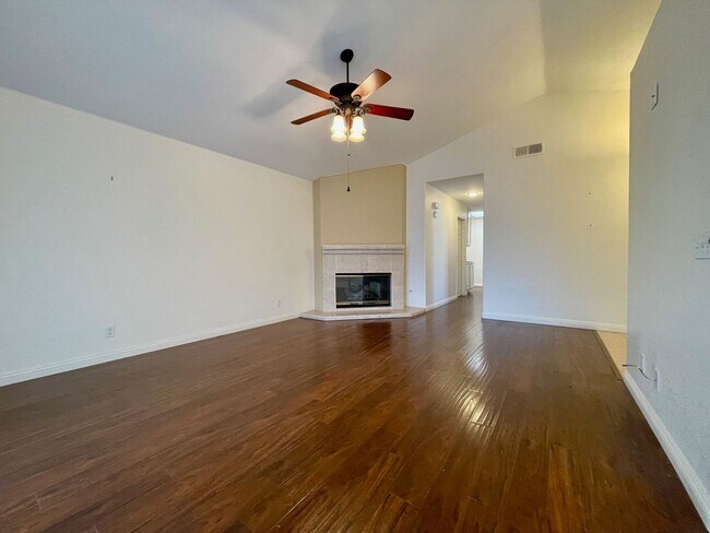 Building Photo - 2 Bedroom-2 Bathroom Single Story Home in ...