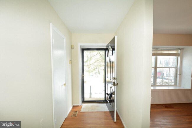 Foto del edificio - 10249 Quiet Pond Terrace