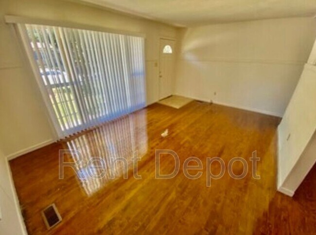 Foto del edificio - 1809 Shelby Ave