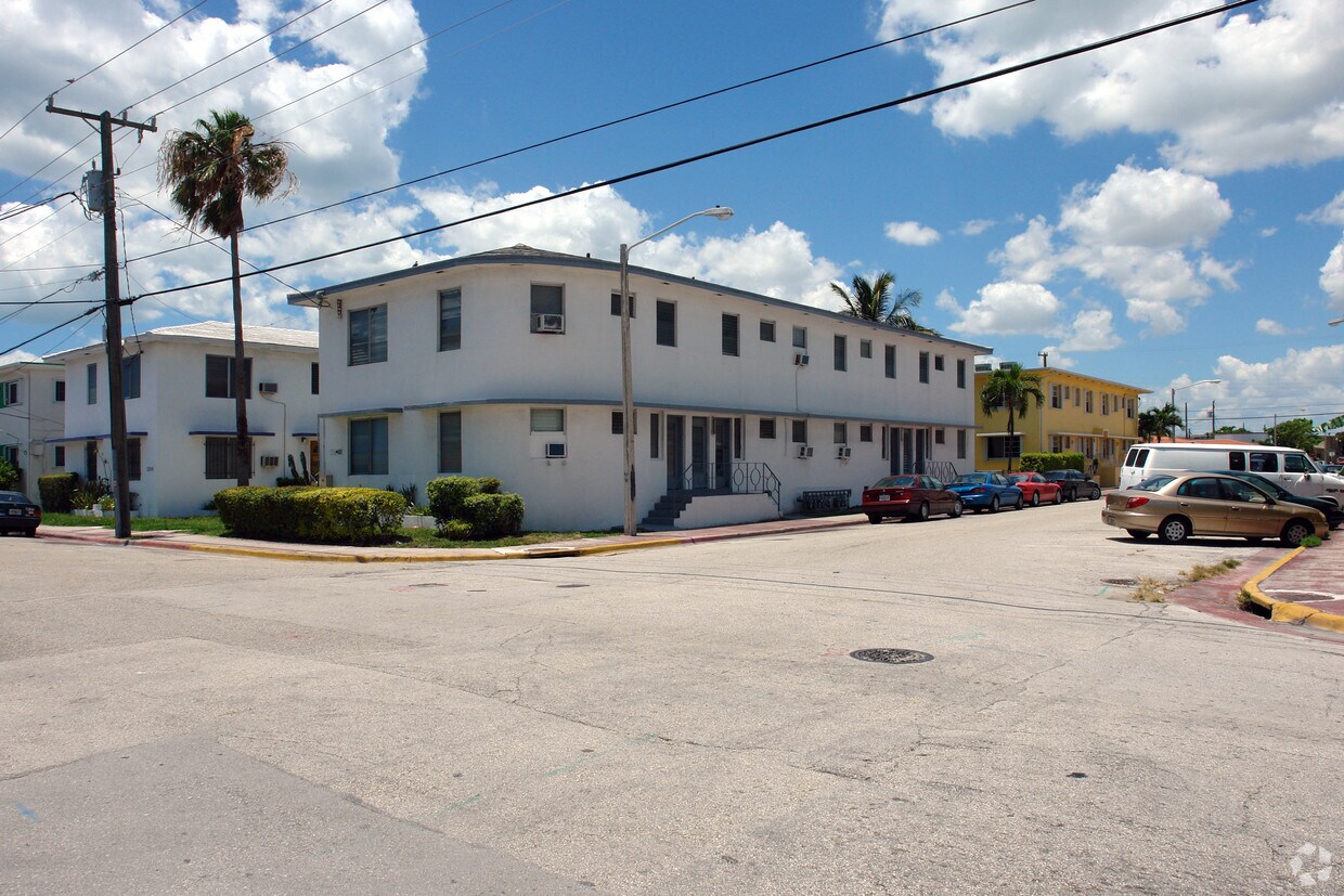 Primary Photo - 7742 Byron Ave