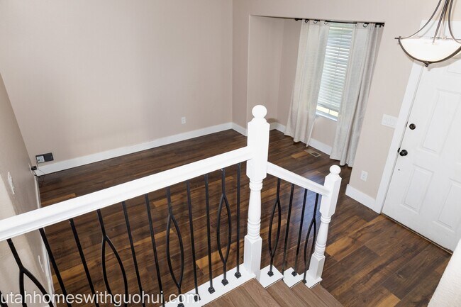 Building Photo - 441 2280 N