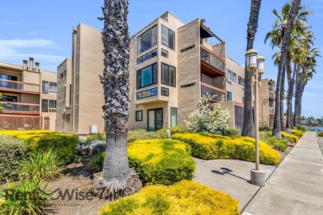 Foto del edificio - 914 Beach Park Blvd