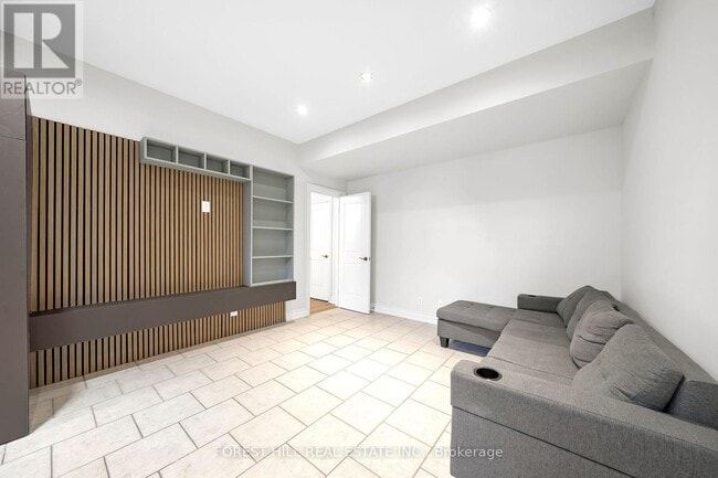 Building Photo - 106 Nipigon Ave