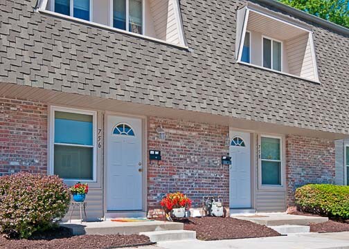 Foto del edificio - Whispering Pines Townhomes