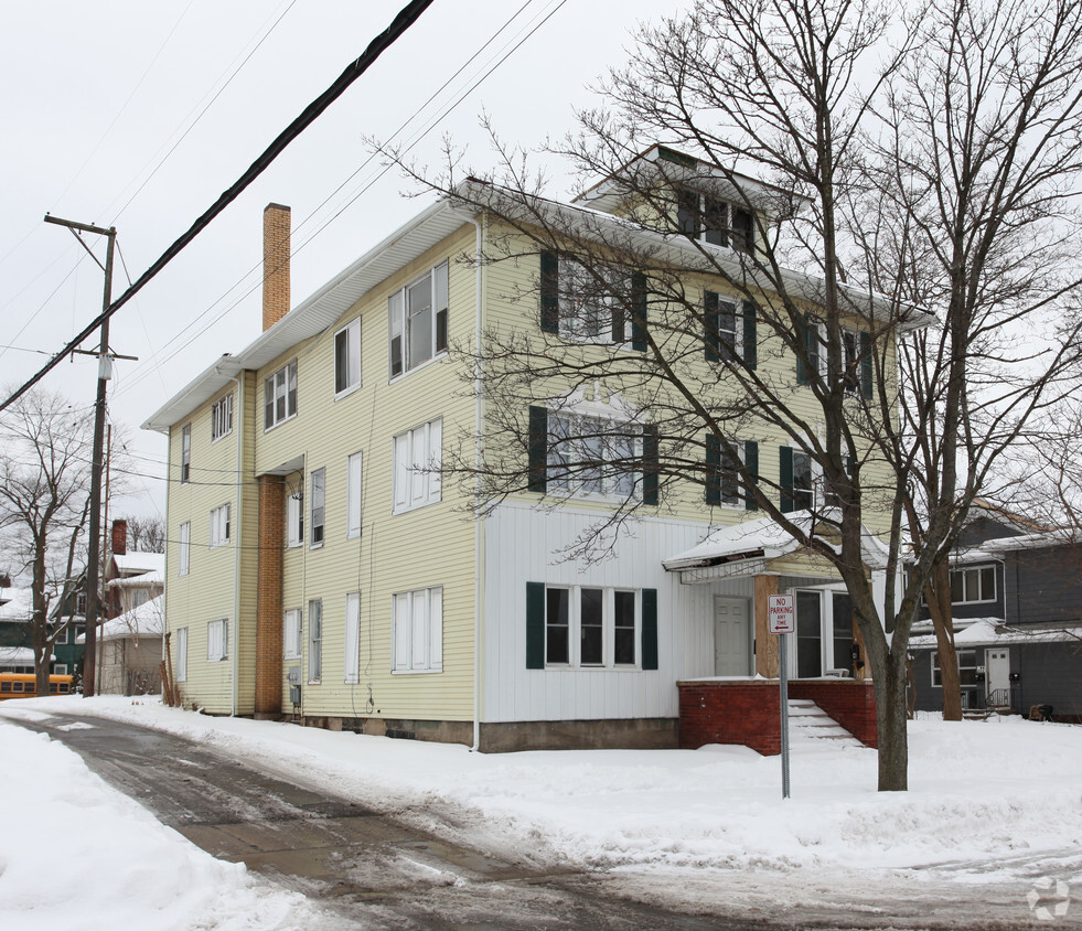 Building Photo - 209 W Franklin St