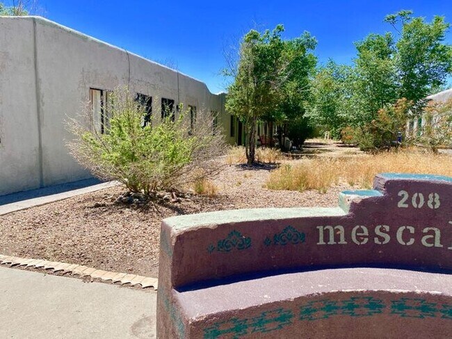 Building Photo - 208 Mescalero Rd NW