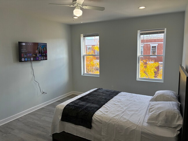 Photo - 820 N Lakewood Ave Townhome