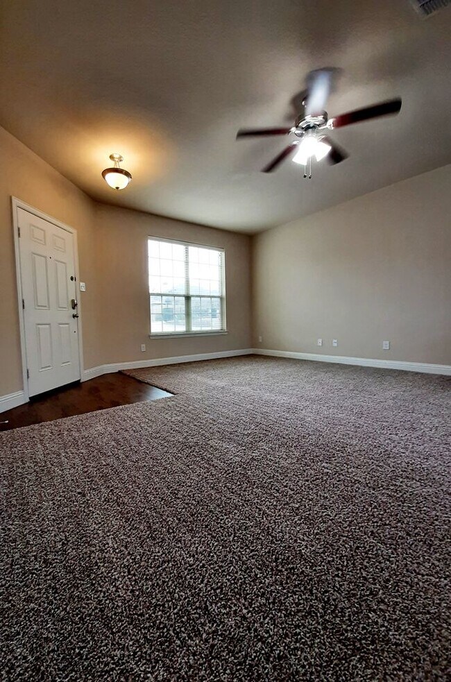 Foto del edificio - Beautiful 4 Bedroom, 2 Bath in sought after Arlington Neighborhood!