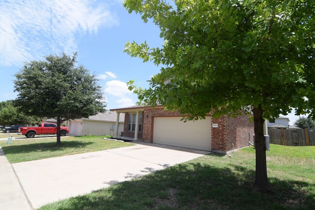 Foto del edificio - 5804 Drystone Ln