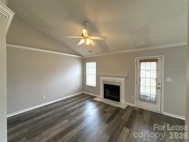 Foto del edificio - 1511 Hudson Graham Ln