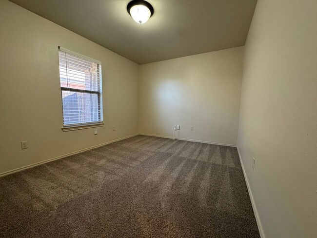 Building Photo - 6706 Oakridge Ave