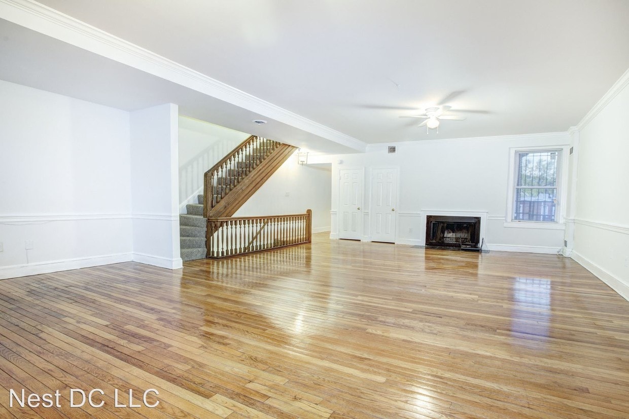 Primary Photo - 632 F St NE