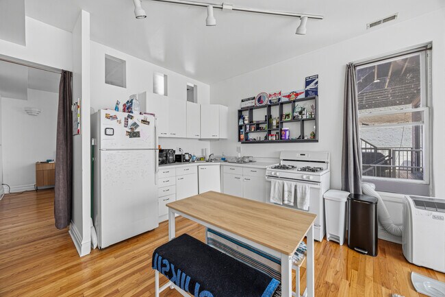 Foto del edificio - 2432 W Moffat St