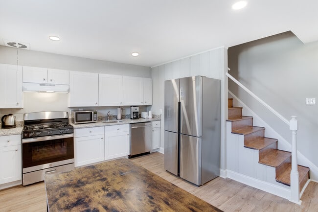 Kitchen - 7840 Hillsway Ave