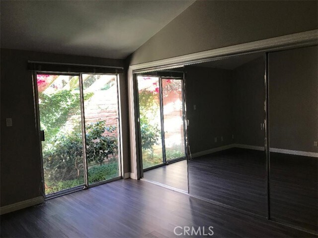 Foto del edificio - 5945 Armaga Spring Rd