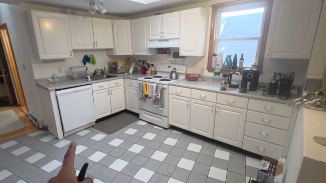 Building Photo - Gorgeous Apt! Watch Attached YT Video Tour!  Pictures do it no justice!  NO FEE, Best Sunlight ev...