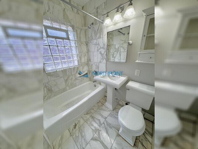 Foto del edificio - Amazing Top Floor 2bedroom w/Den Plaza Con...