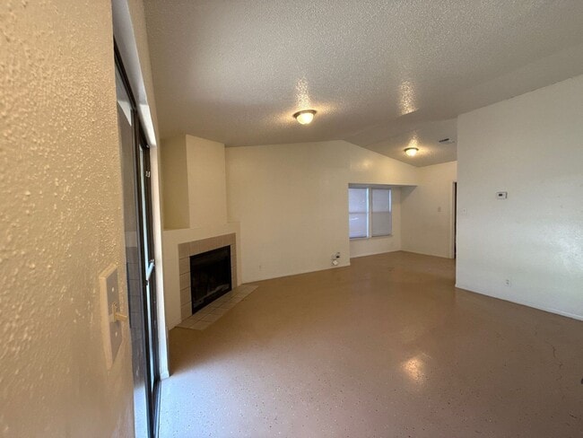 Building Photo - 8427 Dixon Ridge Dr