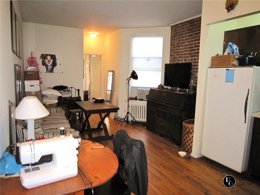 Primary Photo - 726 Amsterdam Ave
