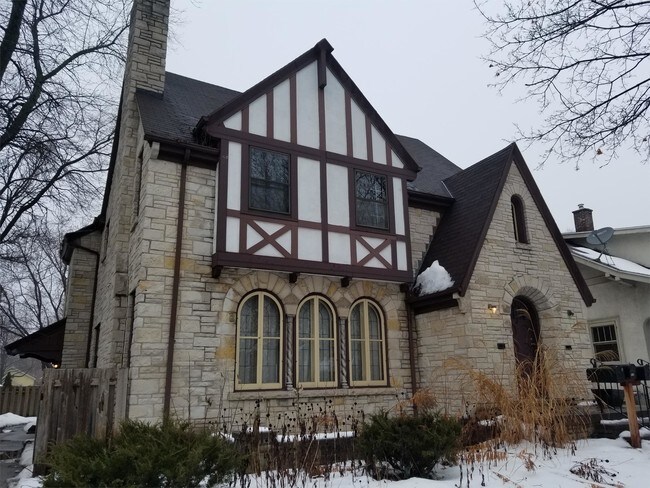 Building Photo - 313 N Ashland Ave