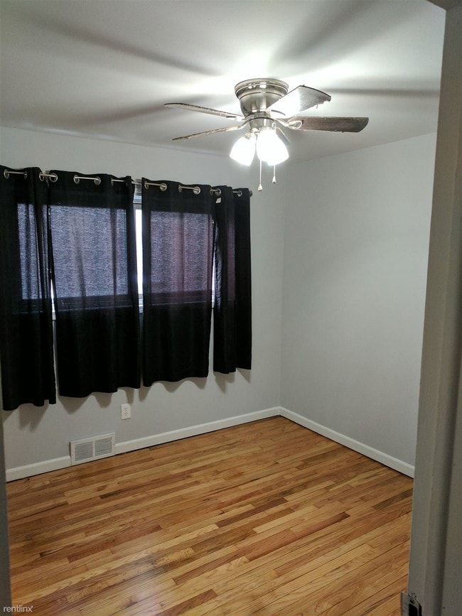 Building Photo - 3 br, 1 bath House - 30057 Avondale St