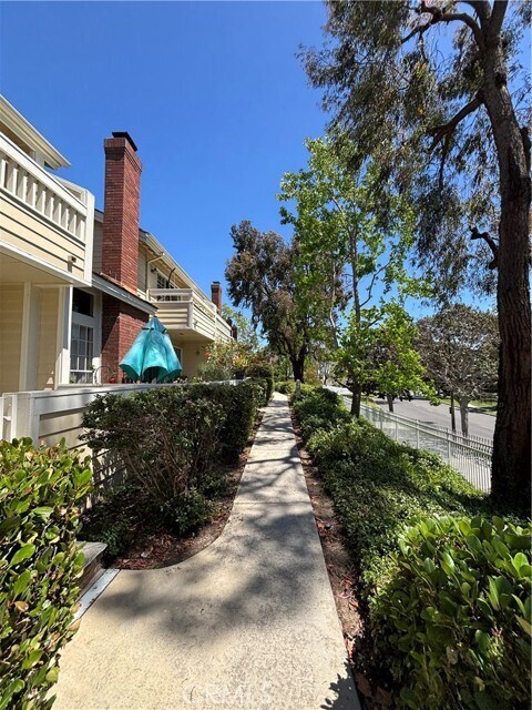 Foto del edificio - 451 Medford Ct