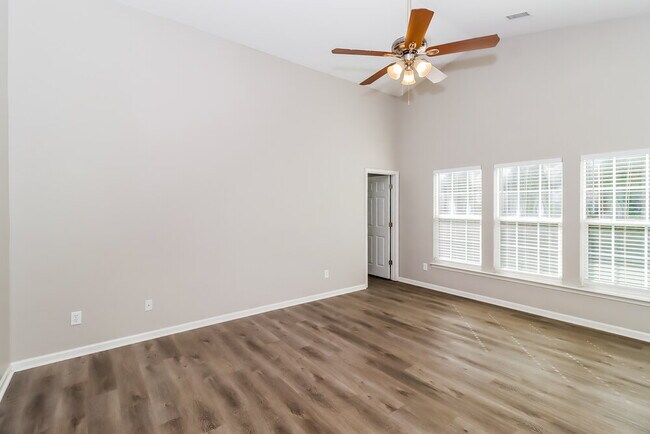 Building Photo - 135 Winborne Dr