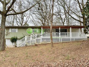 Building Photo - 1300 Highcrest Dr