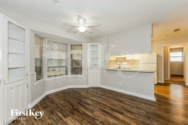 Foto del edificio - 3417 Willowcrest Dr