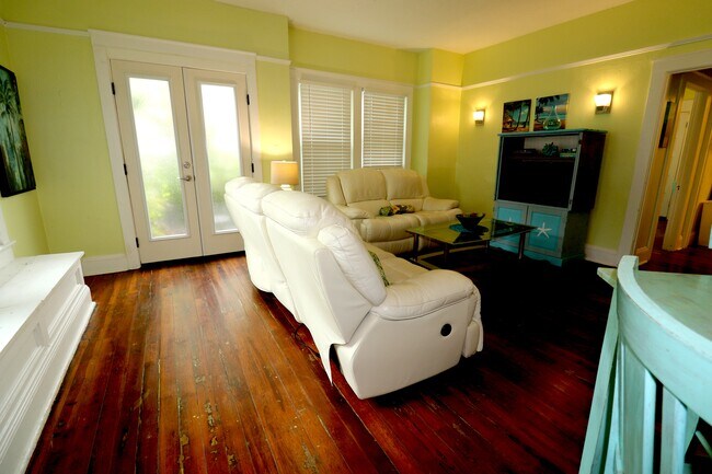 Foto del edificio - 2016 Hallwood Pl