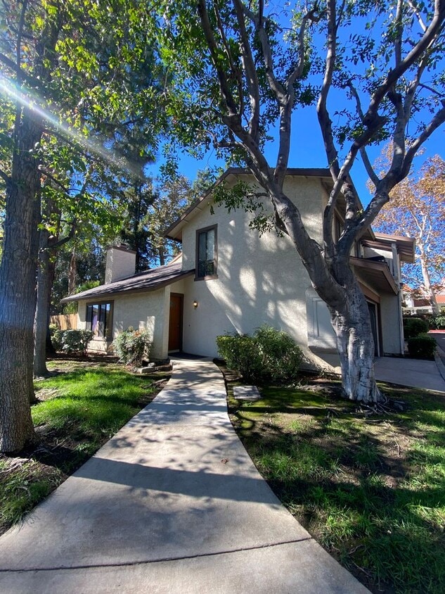 Foto principal - Alta Loma Woods Two Bed with Small Yard an...