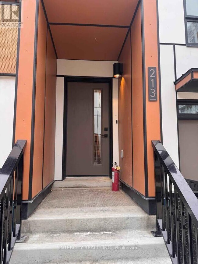 Photo du bâtiment - 42 All Nations Dr