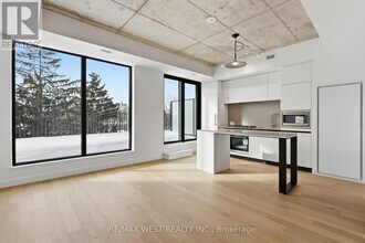 Building Photo - 1720 Bayview Ave