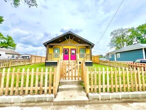 Building Photo - 2043 Adams St