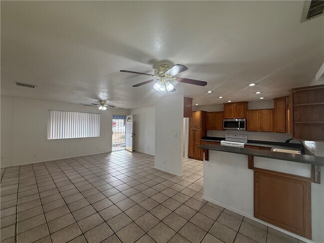 Foto del edificio - 1943 Pico St