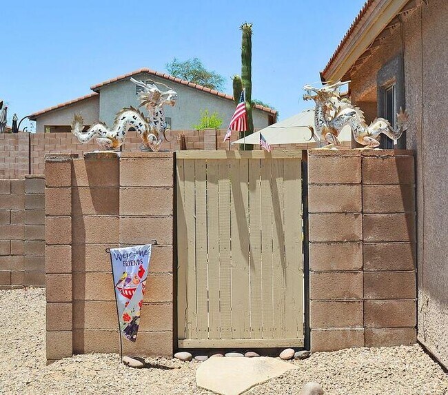 Foto del edificio - Priced right in Dove Mountain. Fresh & cle...